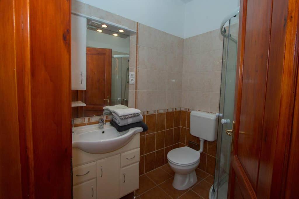 Teubel Apartman 2 Szekesfehervar Exterior foto