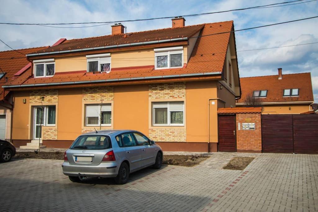 Teubel Apartman 2 Szekesfehervar Exterior foto