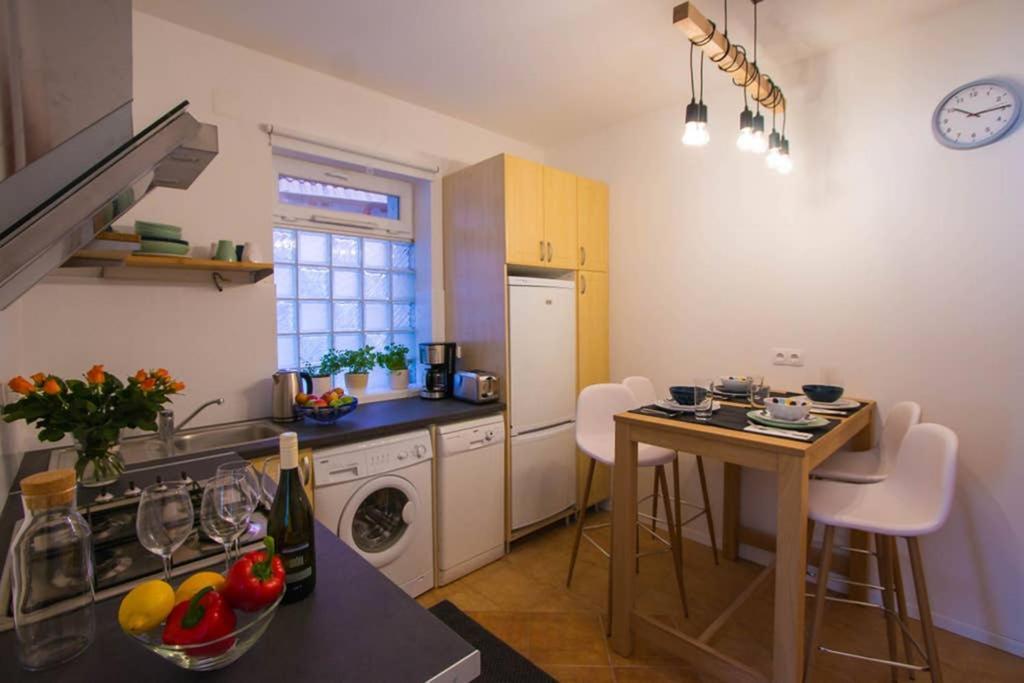 Teubel Apartman 2 Szekesfehervar Exterior foto